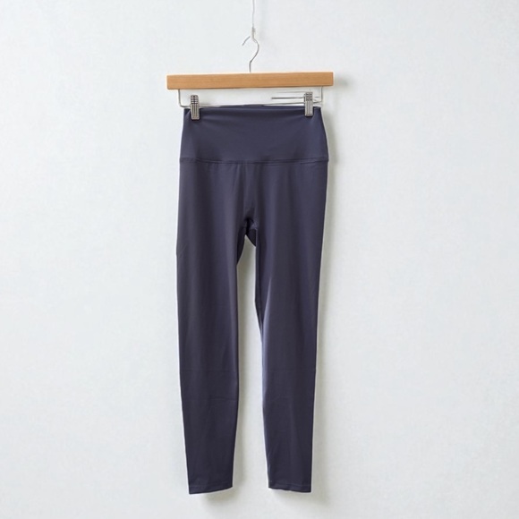 Women’s Lululemon Blue Grey Leggings! Size 6! Like New! - Picture 1 of 4